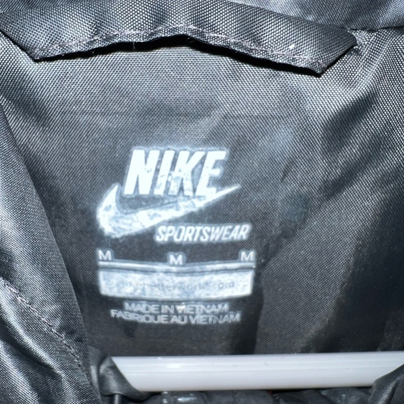 Vintage Nike windbreaker. - Picture 3 of 3